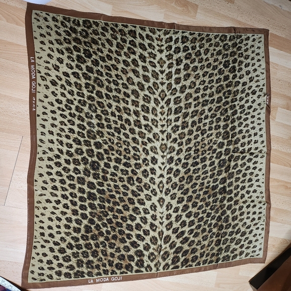 GK Italia La Mode Goji Japan Lynx Leopard Silk Wool Large Scarf - Picture 3 of 8